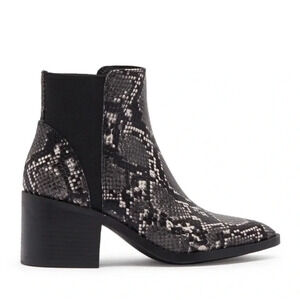 NEW Steve Madden Arrive Grey Snake embossed print Bootie
ARVE011 western point